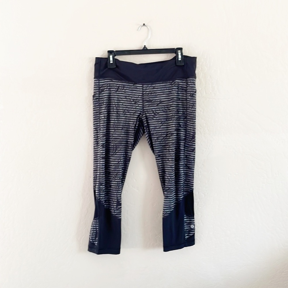 🌿Final Sale
Lululemon Run Top Speed Crop Luxtreme Striped Tropical Legging - Picture 2 of 10